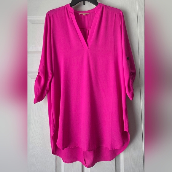 Gibson Latimer V-Neck Roll-Tab Tunic in Fuchsia Size M - Picture 2 of 12